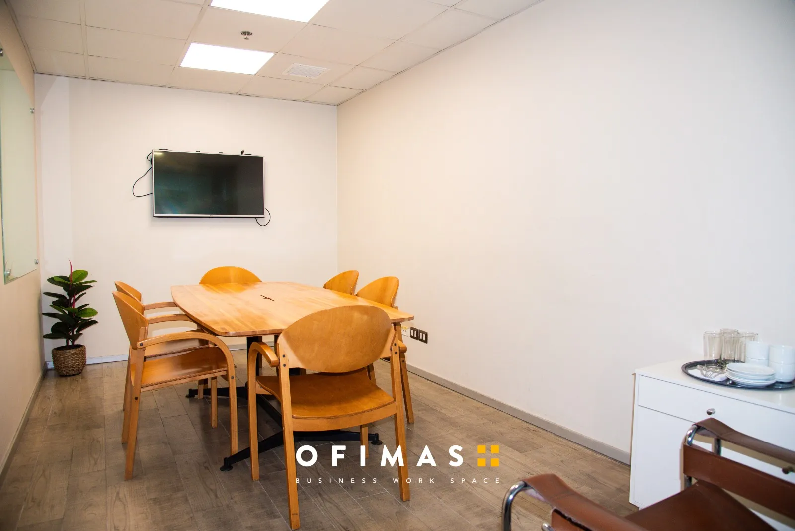 Sala de reuniones — Mediana